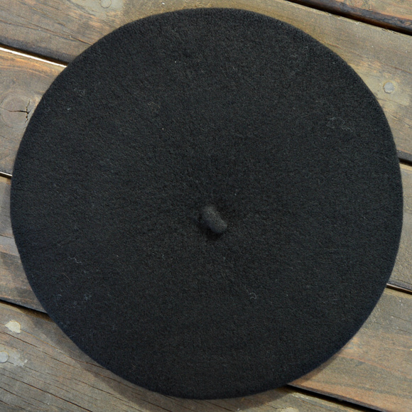 ❤️5/$15💚 SMALL French Style Wool Lightweight Beret Winter Hat Unisex in Black - Picture 2 of 2